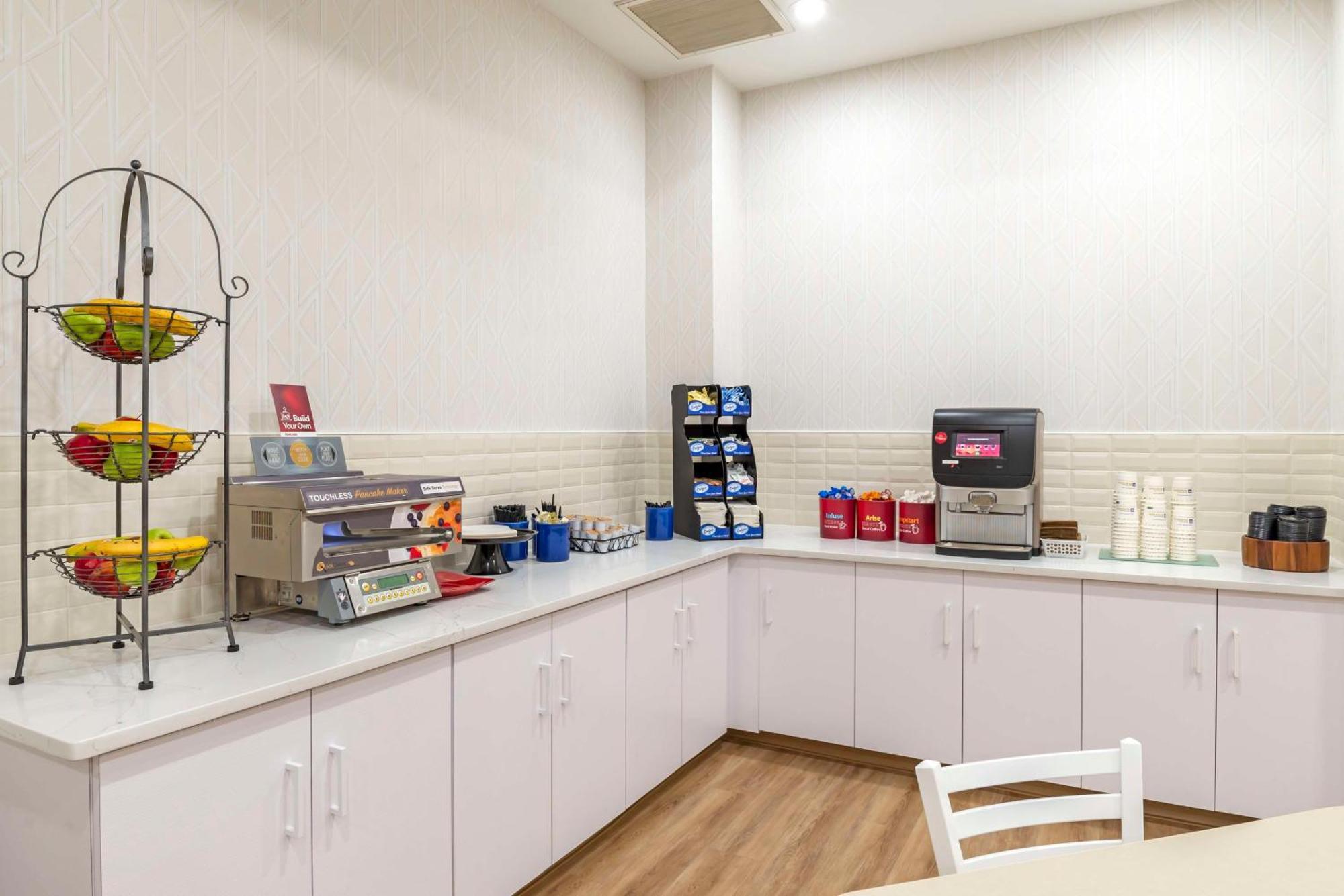 Best Western Plus Crossroads Inn & Suites Zion Crossroads Exteriör bild